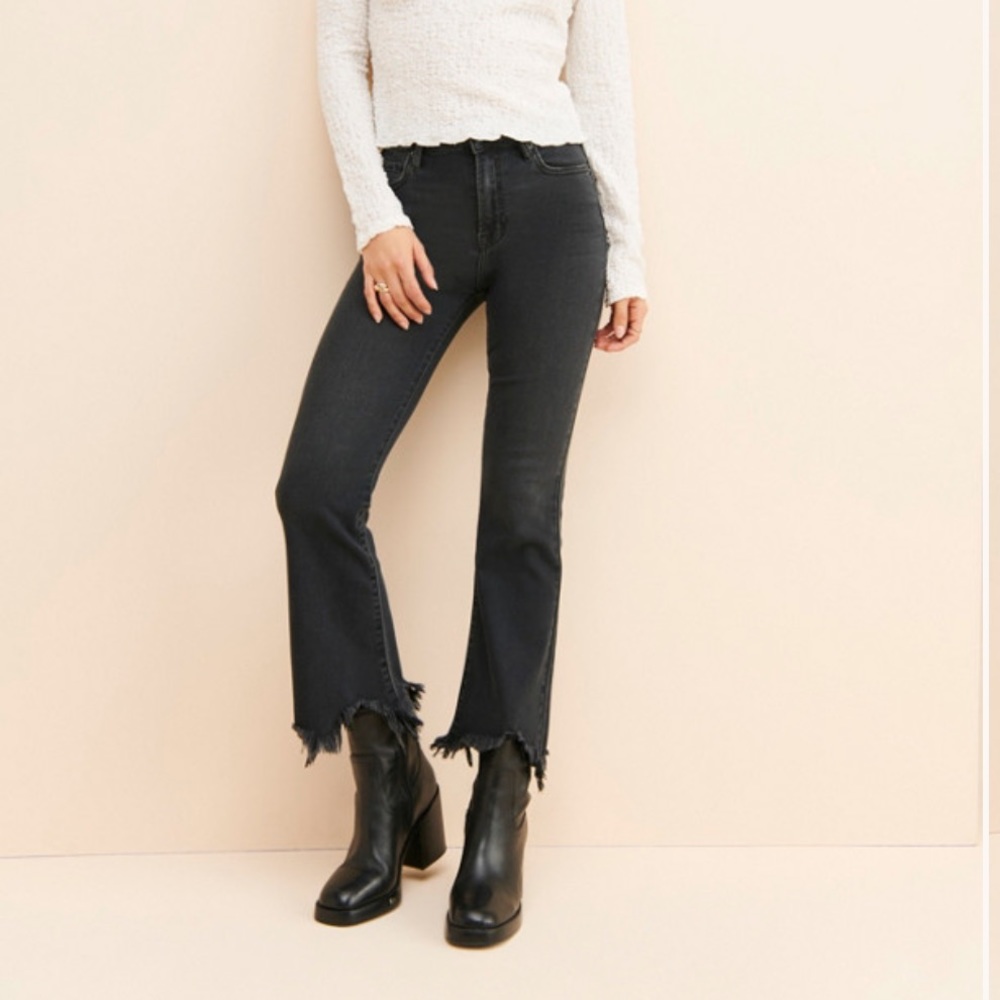 Happi Crop Flare Jeans Hidden
